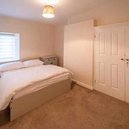 Bumble Bee Cottage Witney Serviced Accommodation Exterior photo