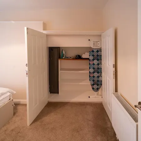 Bumble Bee Cottage Witney Serviced Accommodation Exterior photo
