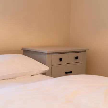 Bumble Bee Cottage Witney Serviced Accommodation Exterior photo
