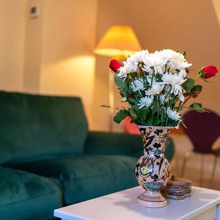 Bumble Bee Cottage Witney Serviced Accommodation Exterior photo
