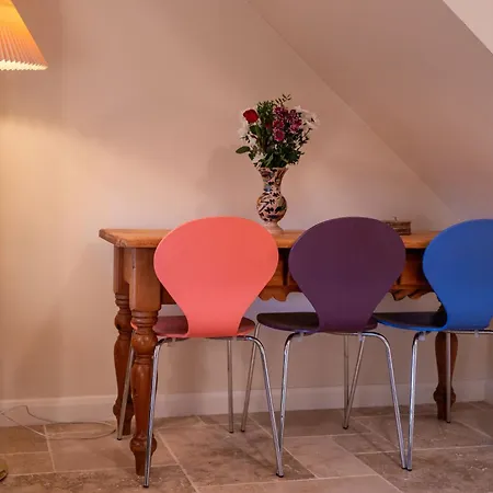 Bumble Bee Cottage Witney Serviced Accommodation Exterior photo