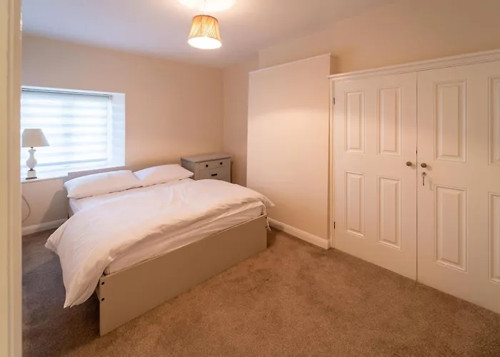 Bumble Bee Cottage Witney Serviced Accommodation