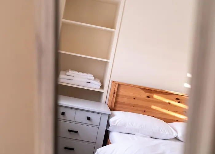 Bumble Bee Cottage Witney Serviced Accommodation