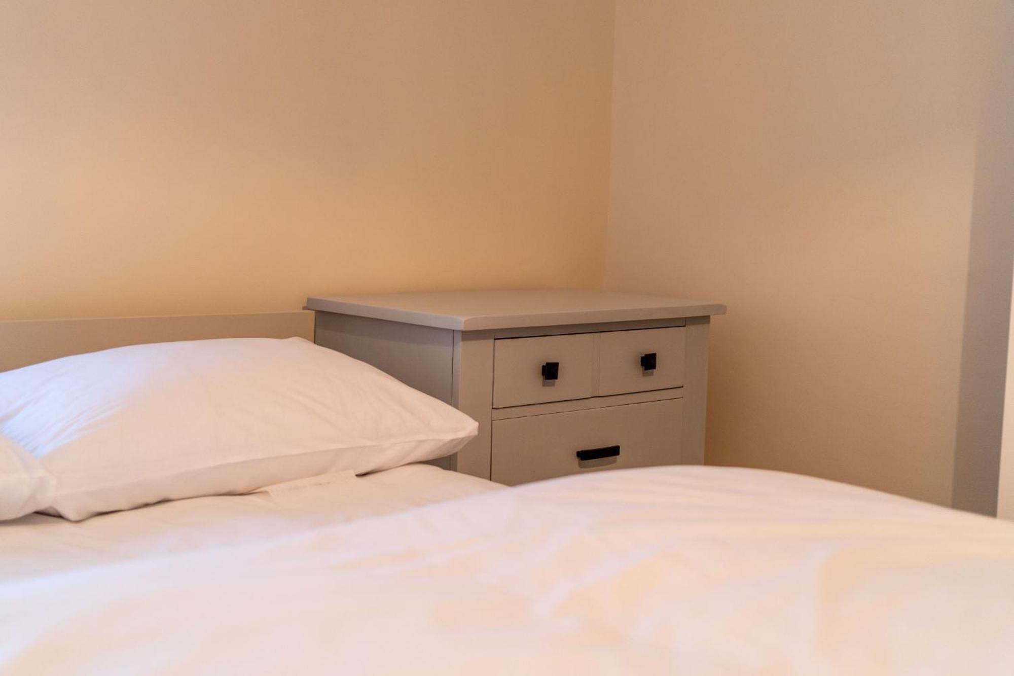 Bumble Bee Serviced Holiday home Witney