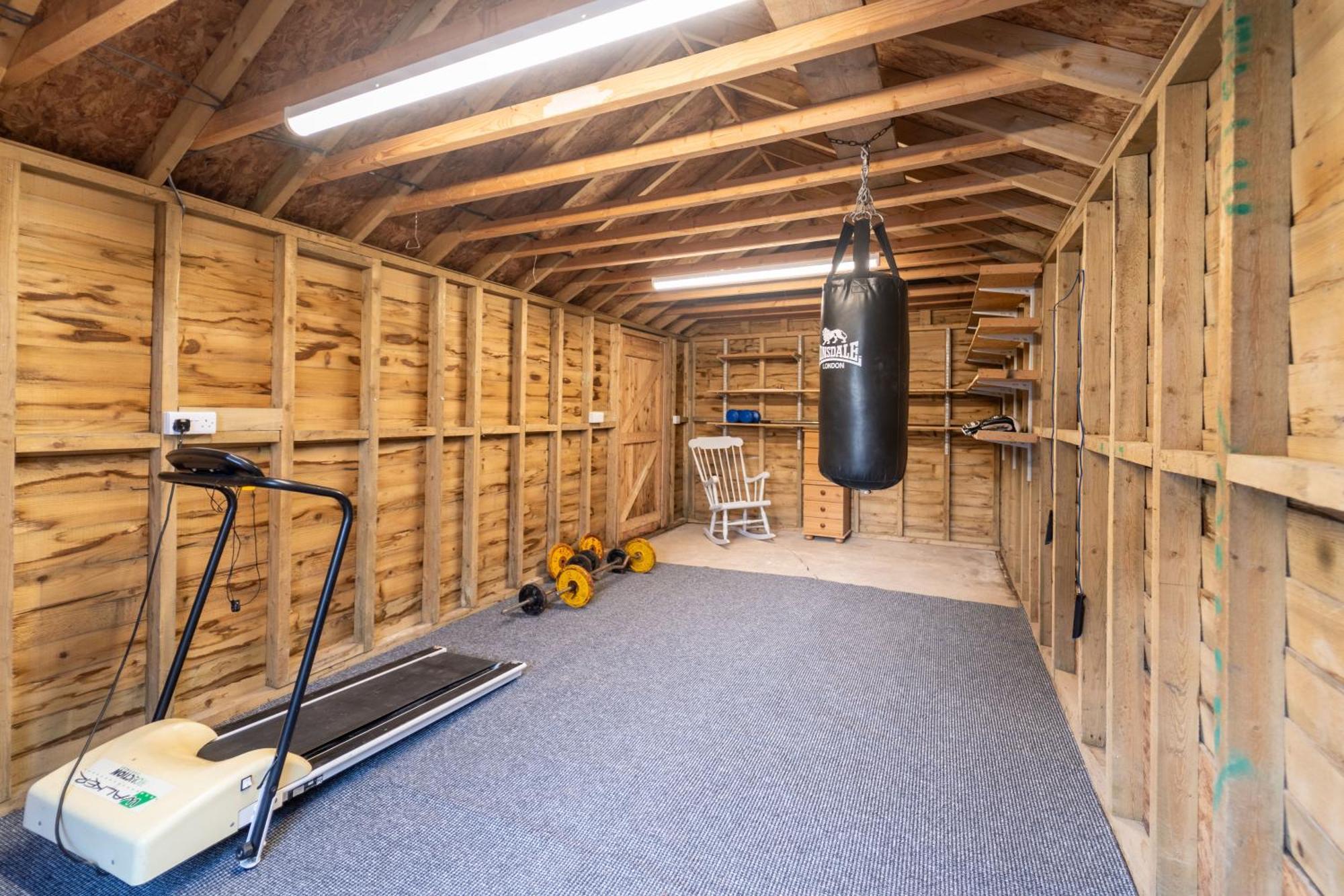 Bumble Bee Serviced Holiday home Witney